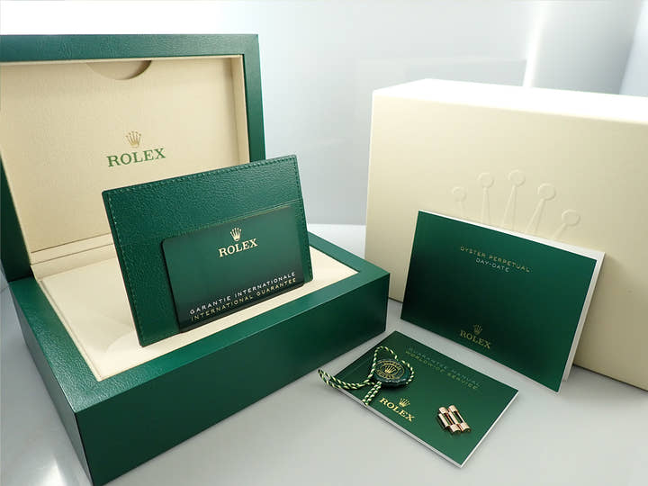 ロレックス デイデイト40 Ref.228235 エバーローズゴールド オリーブグリーン文字盤