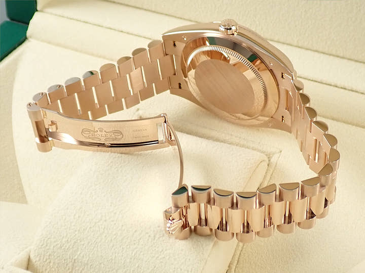 ロレックス デイデイト40 Ref.228235 エバーローズゴールド オリーブグリーン文字盤