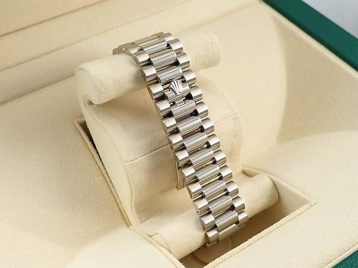 ロレックス デイデイト40 Ref.228239 ホワイトゴールド オリーブグリーン文字盤