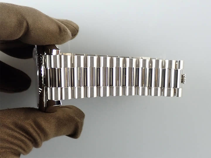 ロレックス デイデイト40 Ref.228239 ホワイトゴールド オリーブグリーン文字盤