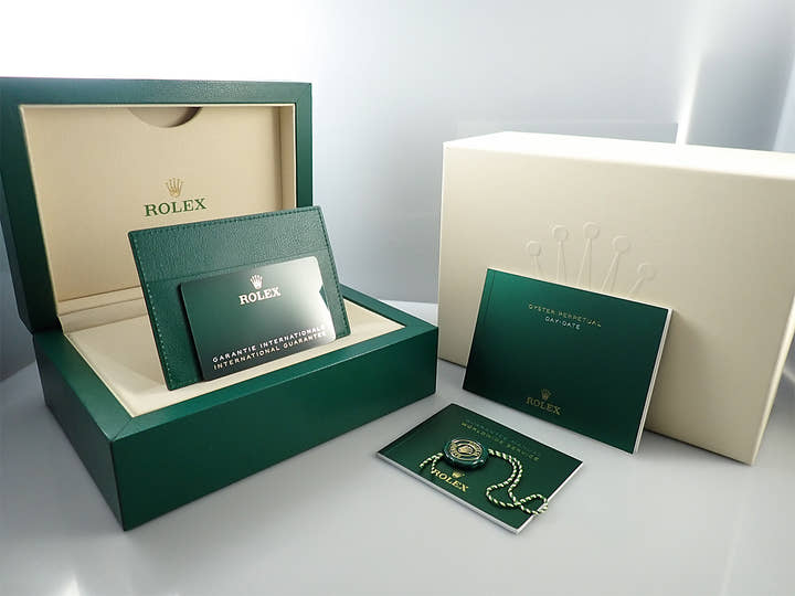 ロレックス デイデイト40 Ref.228239 ホワイトゴールド オリーブグリーン文字盤