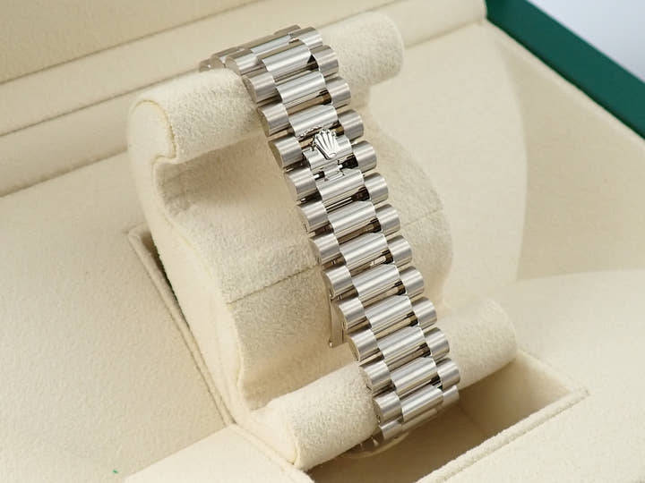 ロレックス デイデイト40 Ref.228239 ホワイトゴールド オリーブグリーン文字盤