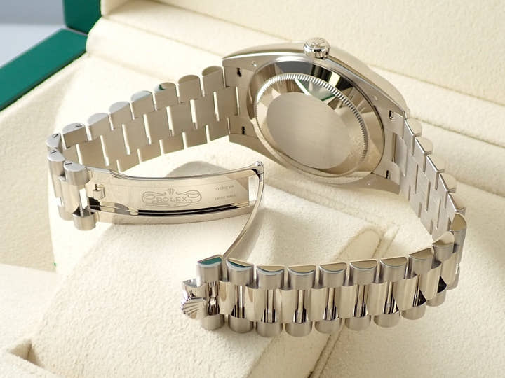 ロレックス デイデイト40 Ref.228239 ホワイトゴールド オリーブグリーン文字盤