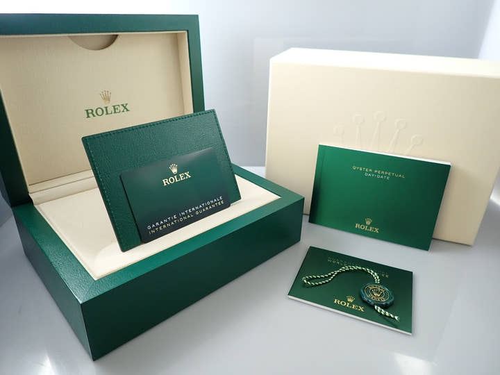ロレックス デイデイト40 Ref.228239 ホワイトゴールド オリーブグリーン文字盤