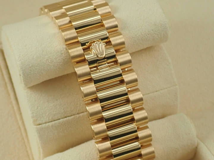 ロレックス デイデイト Ref.228238 ブラック文字盤 中古 day-date-90