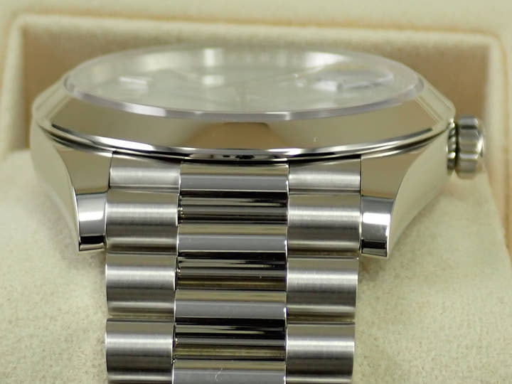 ロレックス デイデイト40 Ref.228206A プラチナ アイスブルー文字盤