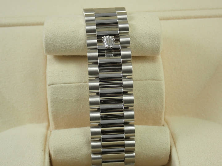 ロレックス デイデイト40 Ref.228206A プラチナ アイスブルー文字盤