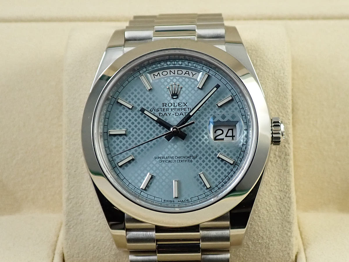 ロレックス デイデイト40 Ref.228206 プラチナ アイスブルー文字盤