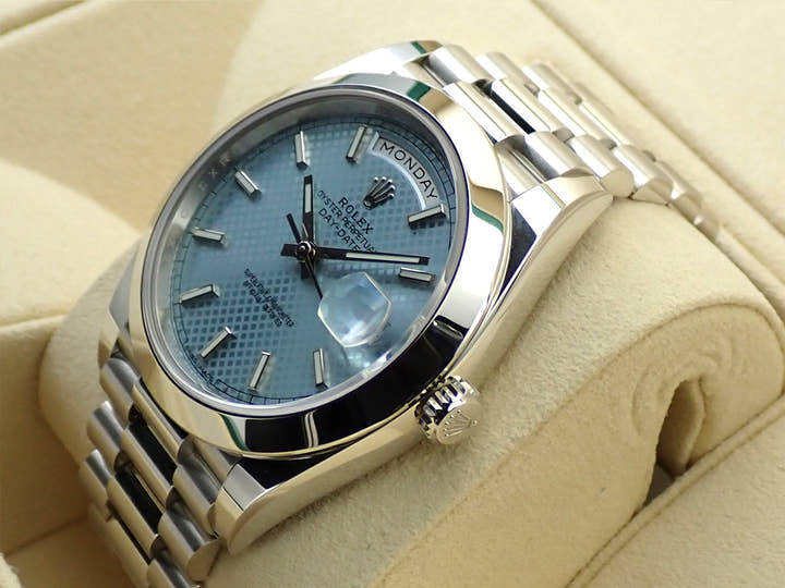 ロレックス デイデイト40 Ref.228206 プラチナ アイスブルー文字盤
