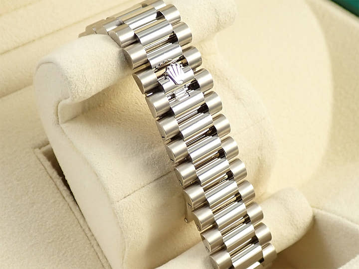 ロレックス デイデイト40 Ref.228239 ホワイトゴールド オリーブグリーン文字盤