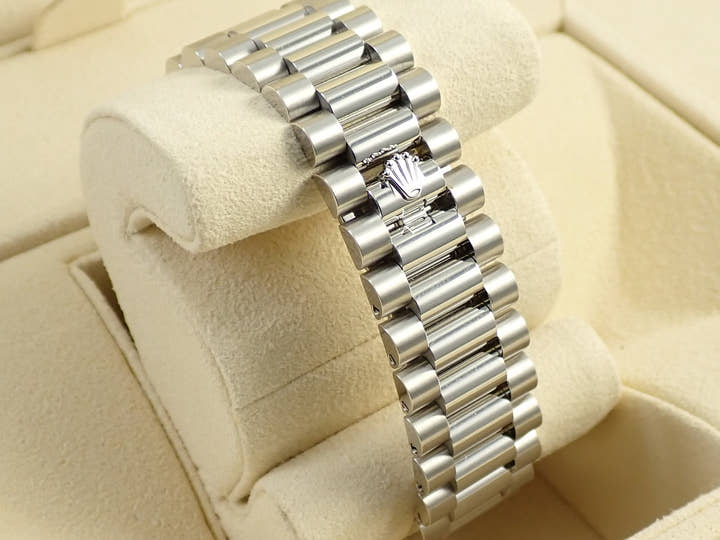 ロレックス デイデイト40 Ref.228206 プラチナ アイスブルー文字盤