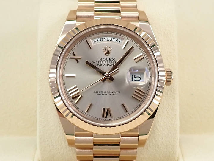 ロレックス デイデイト40 Ref.228235 エバーローズゴールド サンダストストライプ文字盤