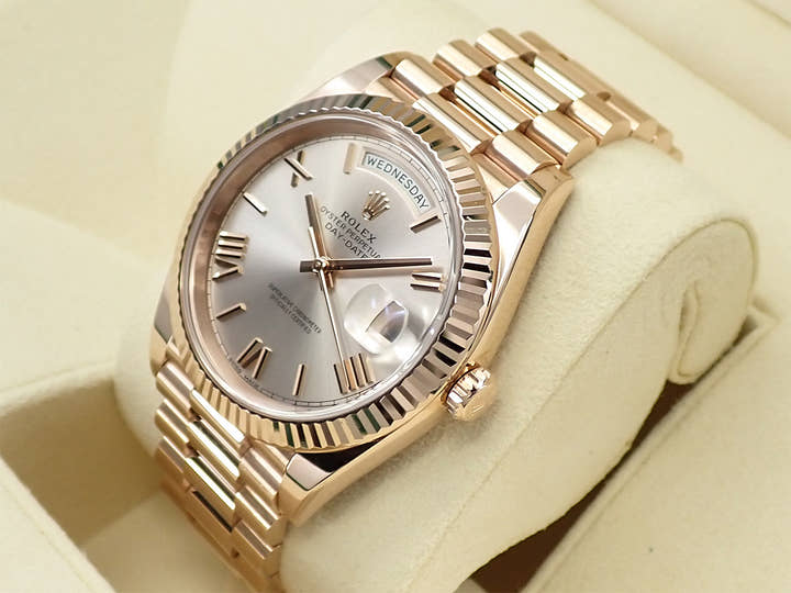 ロレックス デイデイト40 Ref.228235 エバーローズゴールド サンダストストライプ文字盤