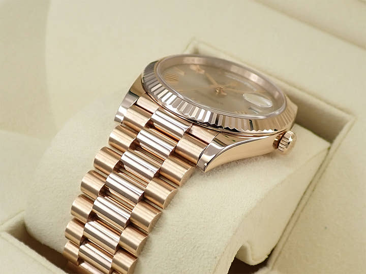 ロレックス デイデイト40 Ref.228235 エバーローズゴールド サンダストストライプ文字盤