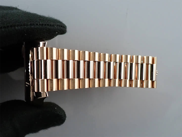 ロレックス デイデイト40 Ref.228235 エバーローズゴールド サンダストストライプ文字盤