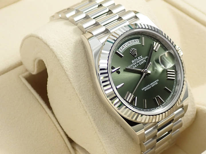 ロレックス デイデイト40 Ref.228236 プラチナ オリーブグリーン文字盤