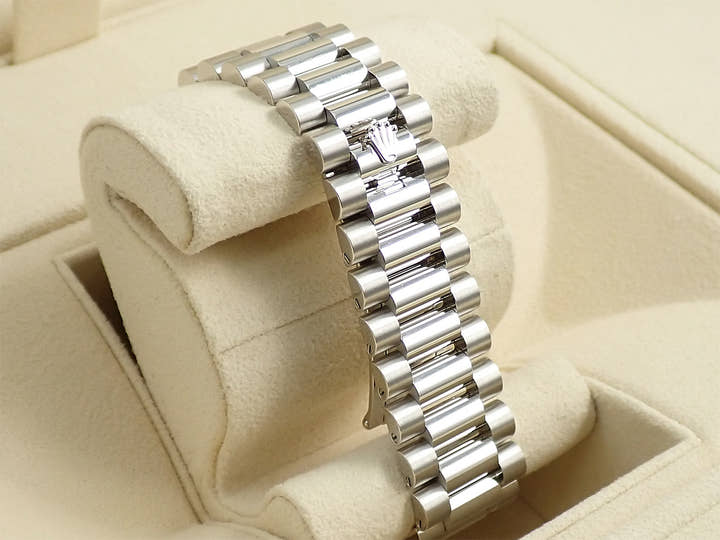 ロレックス デイデイト40 Ref.228236 プラチナ オリーブグリーン文字盤