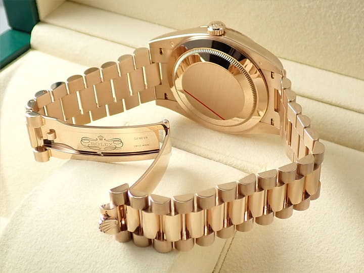 ロレックス デイデイト40 Ref.228235 エバーローズゴールド サンダストストライプ文字盤