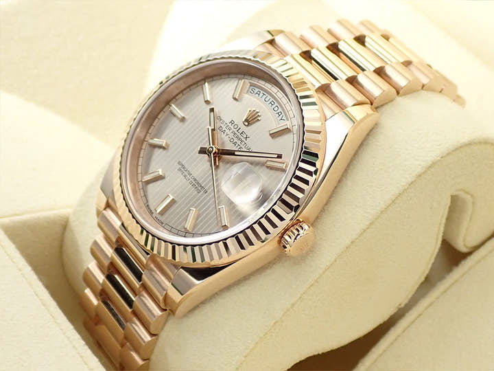 ロレックス デイデイト40 Ref.228235 エバーローズゴールド サンダストストライプ文字盤