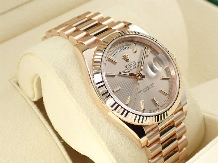 ロレックス デイデイト40 Ref.228235 エバーローズゴールド サンダストストライプ文字盤