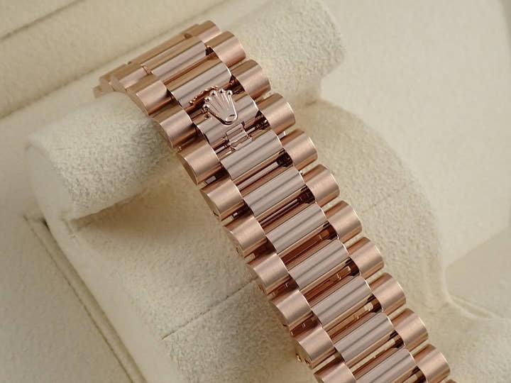 ロレックス デイデイト40 Ref.228235 エバーローズゴールド オリーブグリーン文字盤