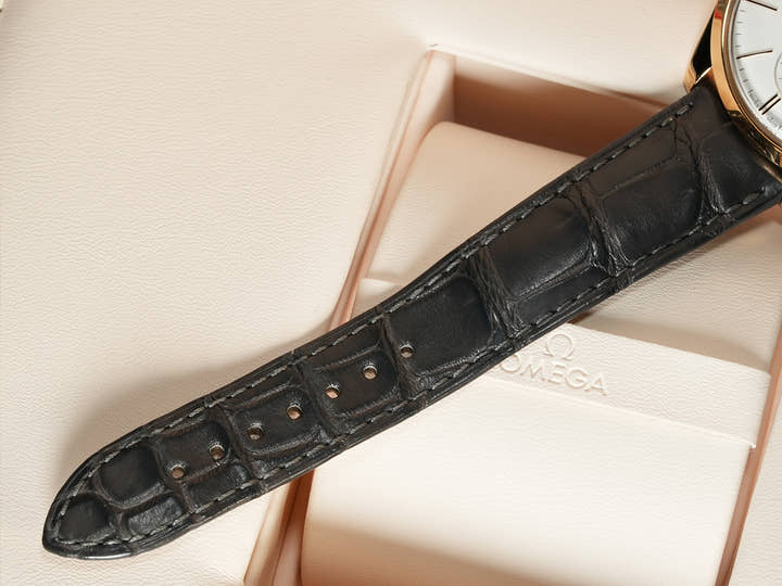 オメガ デ・ヴィル トレゾア コーアクシャル マスター クロノメーター パワーリザーブ 40MM Ref.435.53.40.22.02.001 シルバー文字盤 中古 2AYA8393