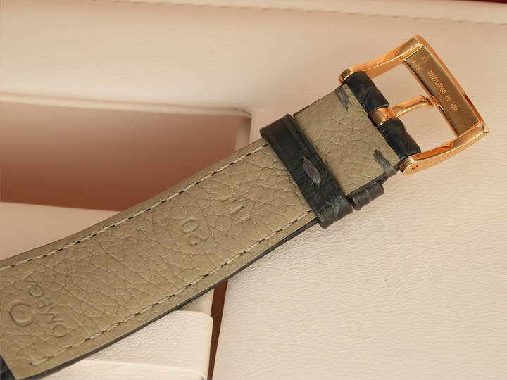 オメガ デ・ヴィル トレゾア コーアクシャル マスター クロノメーター パワーリザーブ 40MM Ref.435.53.40.22.02.001 シルバー文字盤 中古 2AYA8393