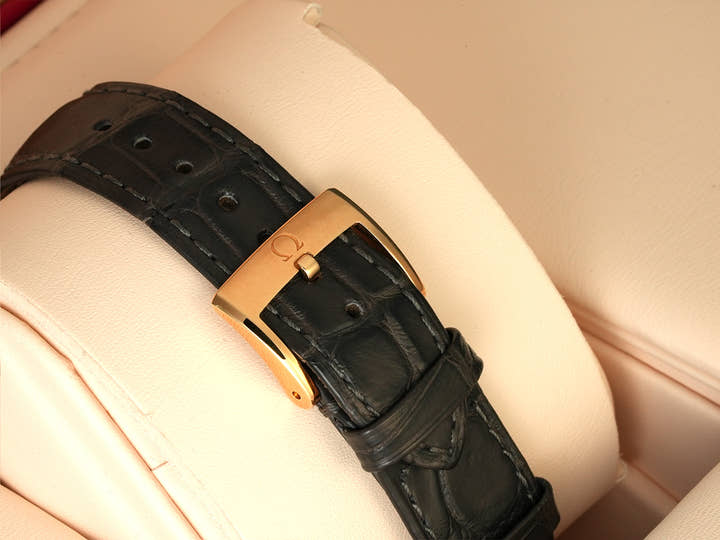 オメガ デ・ヴィル トレゾア コーアクシャル マスター クロノメーター パワーリザーブ 40MM Ref.435.53.40.22.02.001 シルバー文字盤 中古 2AYA8393