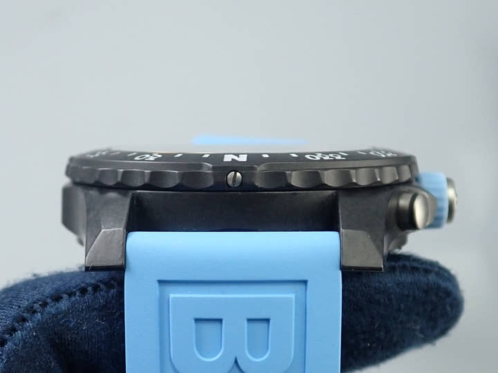 ブライトリング エンデュランス プロ Ref.X82310281B1S1(X82310) ブラックxライトブルー文字盤 美品 0C506541