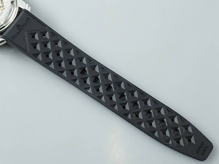 ブランパン フィフティ ファゾムス ノーラド Ref.5008D-1130-B64A ブラック文字盤 中古 P2YA8497