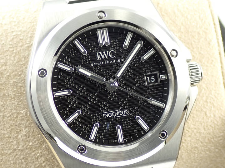 IWC インヂュニア オートマティック 40 Ref.IW328901 ブラック文字盤 未使用 A4155130