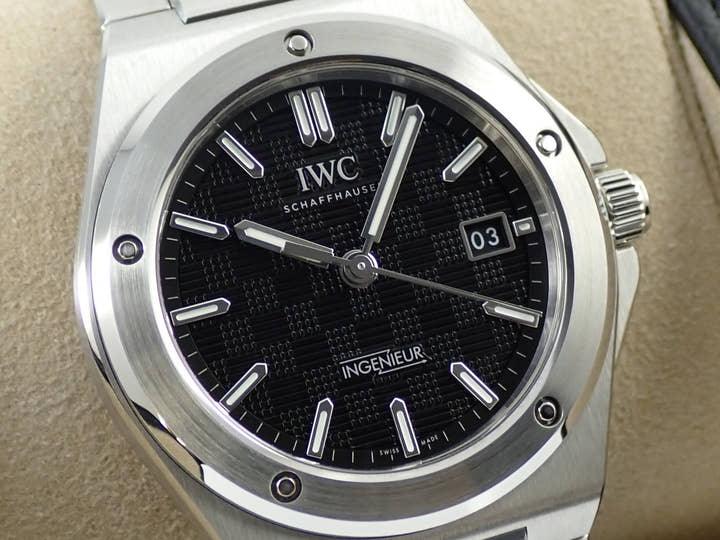 IWC インヂュニア オートマティック 40 Ref.IW328901 ブラック文字盤 極美品 WRC1S112