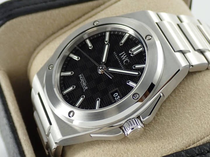 IWC インヂュニア オートマティック 40 Ref.IW328901 ブラック文字盤 極美品 WRC1S112