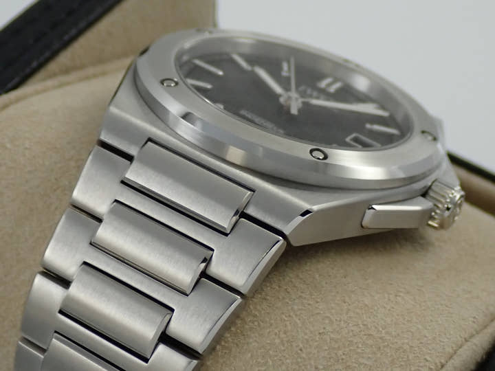 IWC インヂュニア オートマティック 40 Ref.IW328901 ブラック文字盤 極美品 WRC1S112