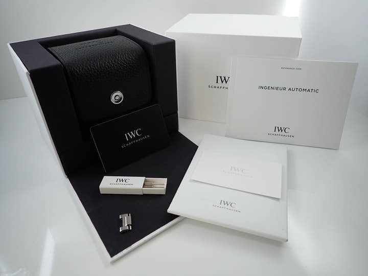 IWC インヂュニア オートマティック 40 Ref.IW328901 ブラック文字盤 極美品 WRC1S112