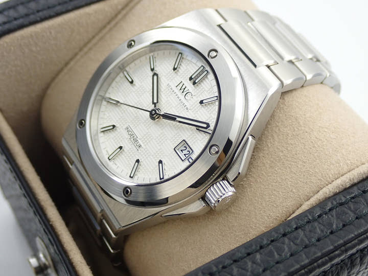 IWC インヂュニア オートマティック 40 Ref.IW328902 ホワイト文字盤 未使用 6JWFK423