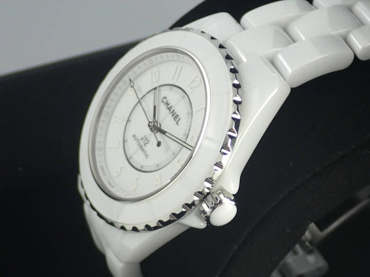 シャネル J12 Ref.H6186 ホワイトラッカー文字盤 中古 j12-5