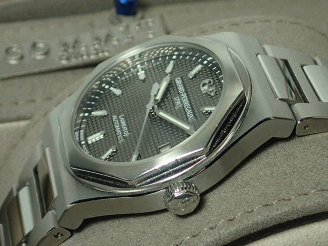 ジラールペルゴ ロレアート Ref.81005-11-231-11A グレー文字盤 中古 laureato-13