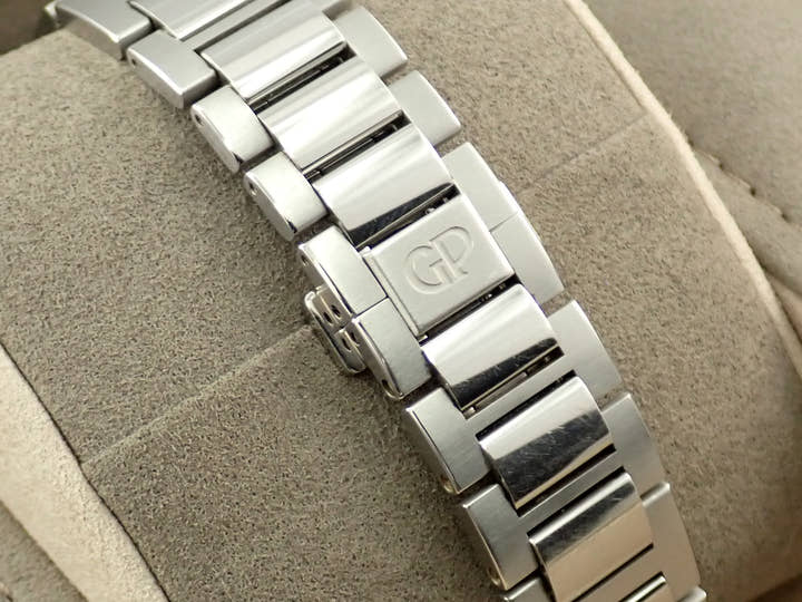 Girard-Perregaux Laureato Ref.81005-11-231-11A Grey Dial Used 10R5V729