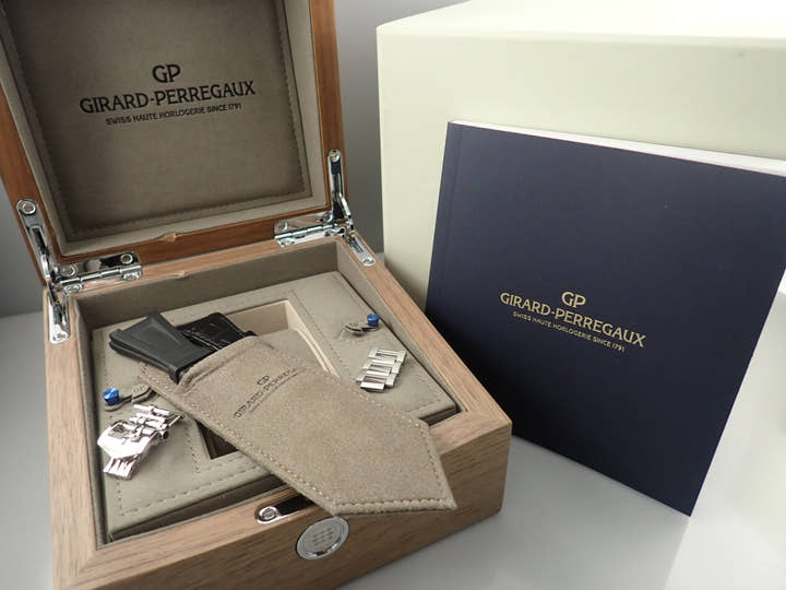 Girard-Perregaux Laureato Ref.81005-11-231-11A Grey Dial Used 10R5V729