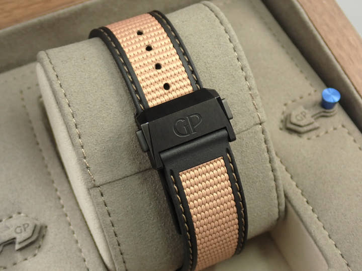 Girard-Perregaux Laureato Absolute Gold Fever Ref.81060-21-492-FH3A Black Dial Very Good Condition S85SM064