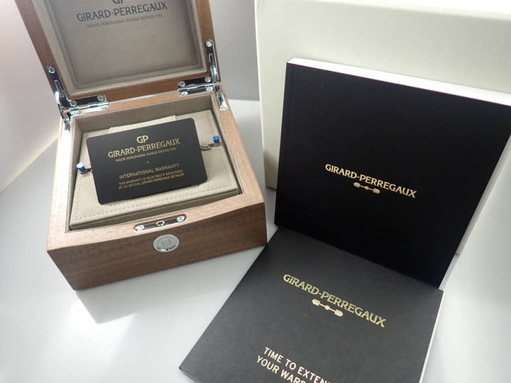 Girard-Perregaux Laureato Absolute Gold Fever Ref.81060-21-492-FH3A Black Dial Very Good Condition S85SM064