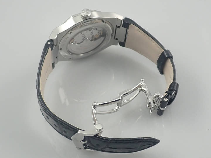 ジラールペルゴ ロレアート Ref.81005-11-131-BB6A シルバー文字盤 中古 TZ1J2A16