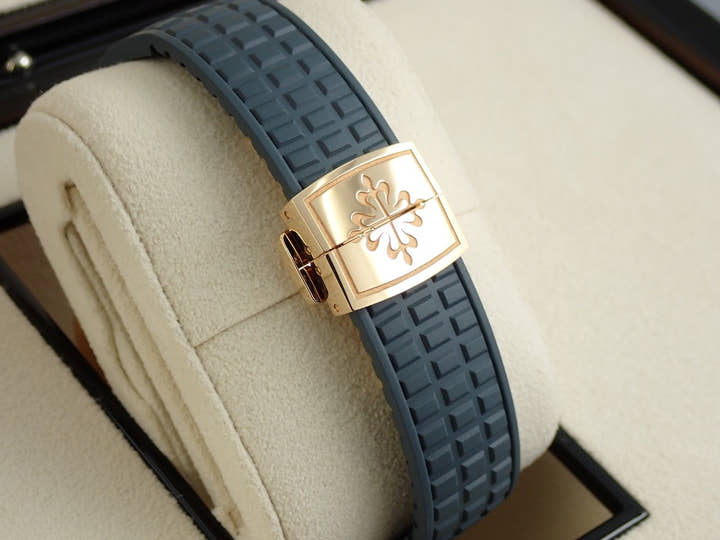 パテックフィリップ アクアノート ルーチェ アニュアルカレンダー Ref.5261R-001 ローズゴールド ブルーグレー文字盤