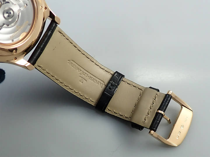 ジャガールクルト マスター ウルトラスリム パーペチュアルカレンダー Ref.Q1302520 エッグシェルベージュ文字盤 中古 8LV9P8RA