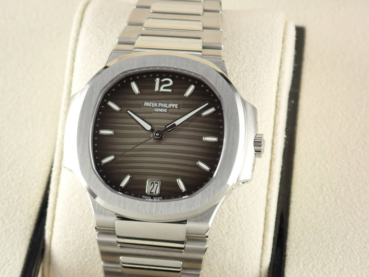パテックフィリップ ノーチラス Ref.7118/1A-011 スモークグレー文字盤 未使用 nautilus-101