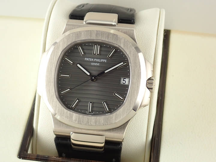 Patek Philippe Nautilus Ref.5711G-001 Grey Dial Used nautilus-103