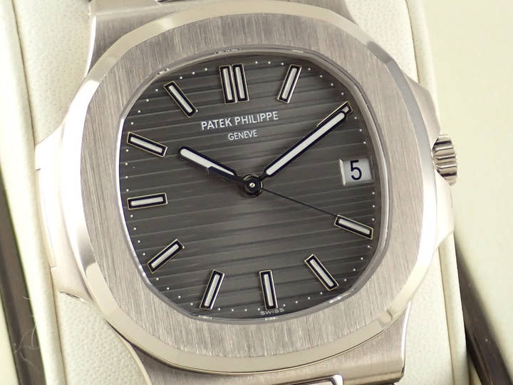 Patek Philippe Nautilus Ref.5711G-001 Grey Dial Used nautilus-103