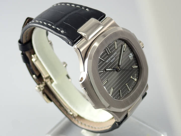 Patek Philippe Nautilus Ref.5711G-001 Grey Dial Used nautilus-103