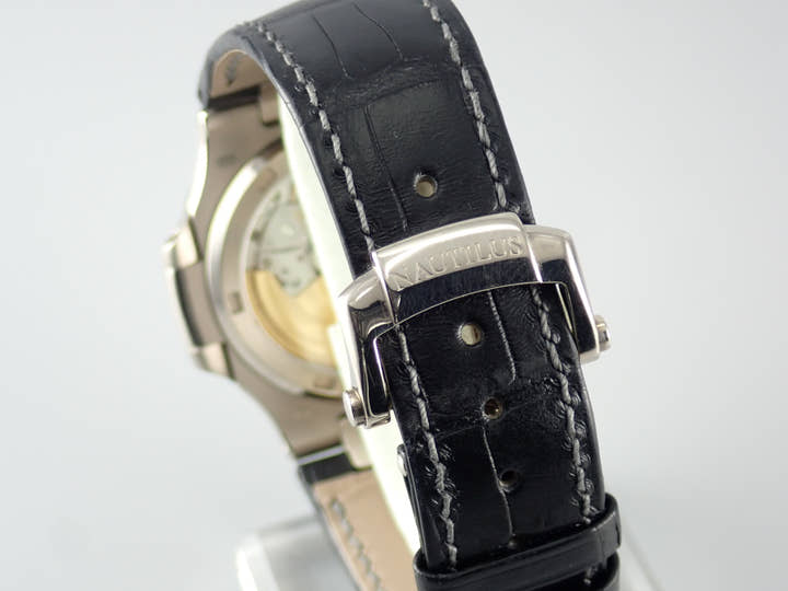 Patek Philippe Nautilus Ref.5711G-001 Grey Dial Used nautilus-103
